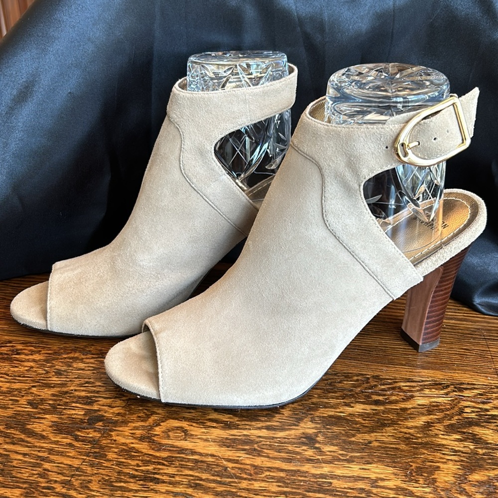 Johnston & Murphy Cassie Open Toe Suede Bootie, Light Tan/Taupe, Size 9